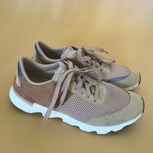 Sorel Women’s Kinetic LITE Lace Sneaker in Natural Tan size 9